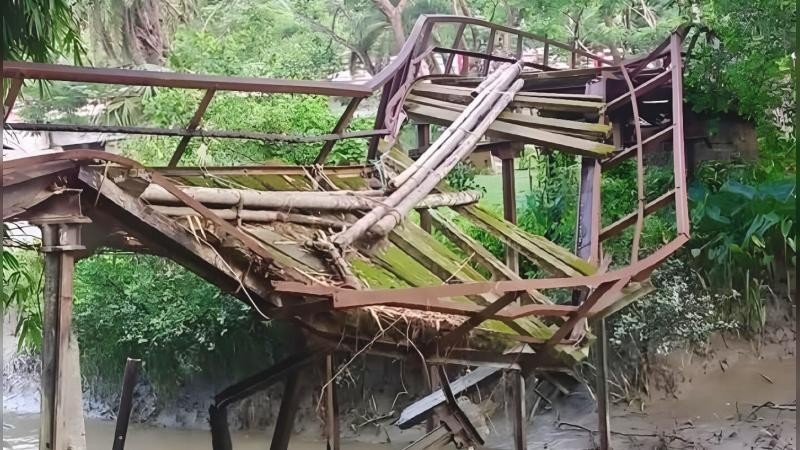 বরগুনায় বালিয়াতলির ক্ষতিগ্রস্ত ব্রিজটি দ্রুত মেরামতের দাবি