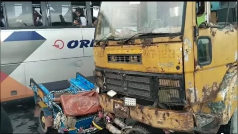 বগুড়ার শেরপুরে ট্রাক চাপায় নিহত ১, আহত ৩