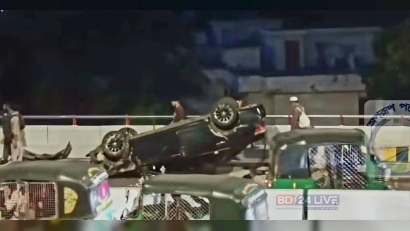 চট্টগ্রাম এক্সপ্রেসওয়েতে আবারও দুর্ঘটনা, উল্টে গেল প্রাইভেট কার