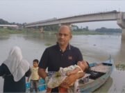 ৭ বছরেও শেষ হয়নি নলাম সেতু, খেয়া নৌকাই ভরসা