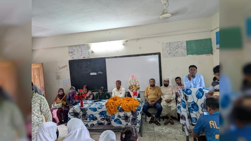 ৩৬ বছরের শিক্ষকতা শেষে মালতী রানী দাসকে রাজকীয় বিদায়