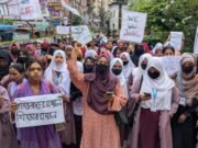 শিক্ষককে বদলির প্রতিবাদে কুমিল্লায় শিক্ষার্থীদের বিক্ষোভ