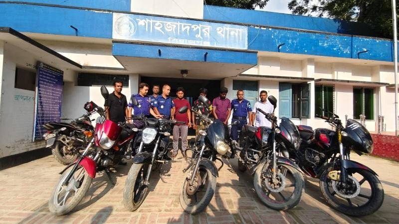 শাহজাদপুরে আন্তঃজেলা চোর চক্রের ৩ সদস্য আটক, ৫টি মোটরসাইকেল উদ্ধার