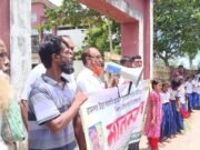 শিক্ষকের উপর হামলার প্রতিবাদে মানববন্ধন