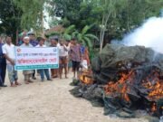 নাগেশ্বরীতে তিন লক্ষাধিক টাকার অবৈধ চায়না জাল পুড়িয়ে দিল প্রশাসন