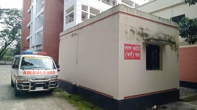 ছেলেকে শ্বাসরোধে হত্যার পর বাবা পলাতক, সৎ মা আটক