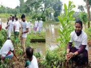 বুড়িচংয়ে ‘মানবতা’ সংগঠনের উদ্যোগে বৃক্ষরোপণ কর্মসূচিতে গাছের চারা রোপণ