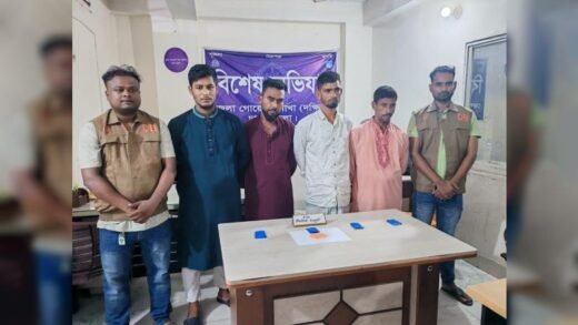 লঞ্চ যাত্রীদের কাছে ইয়াবা বিক্রি চক্রের ৪ সদস্য আটক