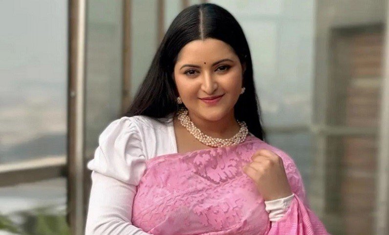 হুইলচেয়ারে পরীমণি, ভক্তদের মনে উদ্বেগ
