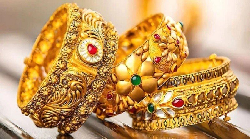 দেশের বাজারে স্বর্ণের দামে বড় পতন, ভরি কত
