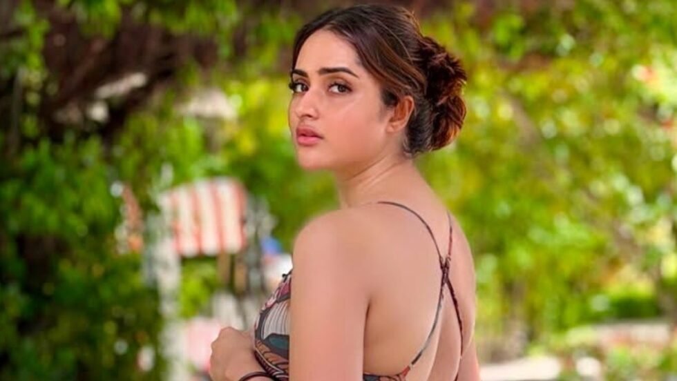 মালদ্বীপে কেয়া পায়েলের রোমাঞ্চকর অবকাশ
