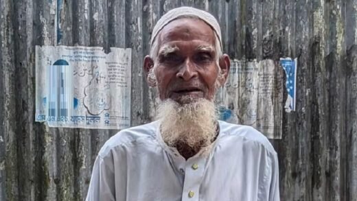 ১৫ বছর আগের ১০০ টাকা ফেরত দিতে পাওনাদারের বাড়িতে বৃদ্ধ