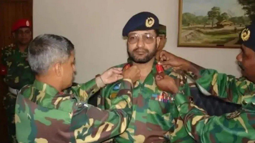 বেতন ছাড়াও ১ কোটি টাকা ‘বিশেষ প্রণোদনা’ পাচ্ছেন আযমী