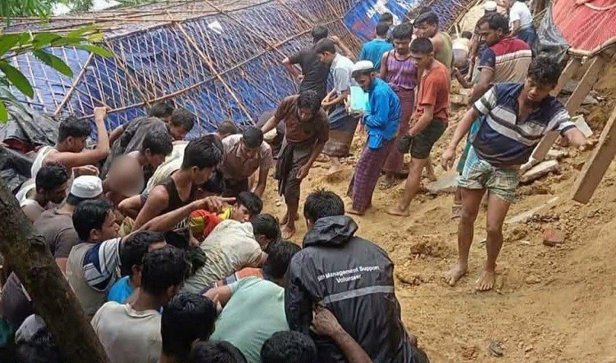 রোহিঙ্গা ক্যাম্পে পাহাড় ধসে ৭ শিক্ষার্থীর মৃত্যু, আটকা অনেক শিশু