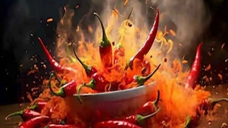 ঝাল খেলে গরম লাগে কেন, জেনে নিন কারণ