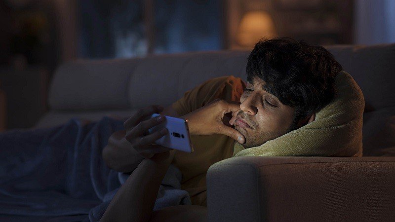 স্মার্ট ফোনের আসক্তি কাটিয়ে সুস্থ থাকুন ৬ উপায়ে