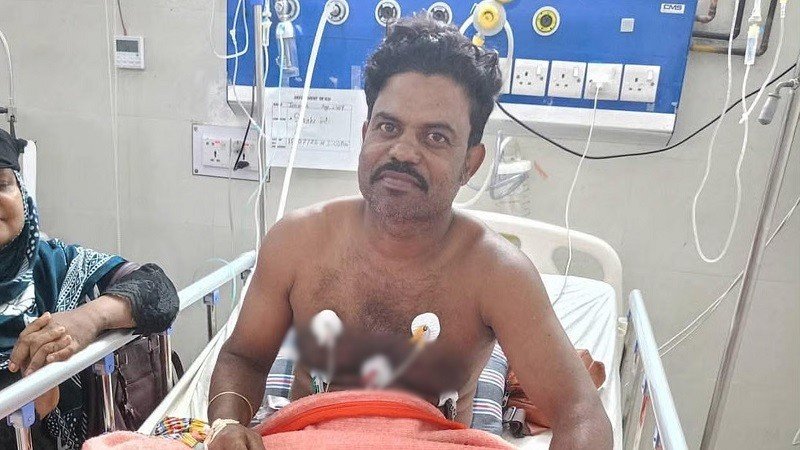 সাপের কামড় খেয়ে নিজেই হাসপাতালে চিকিৎসা নিচ্ছেন ‘বিষঝাড়া ওঝা’