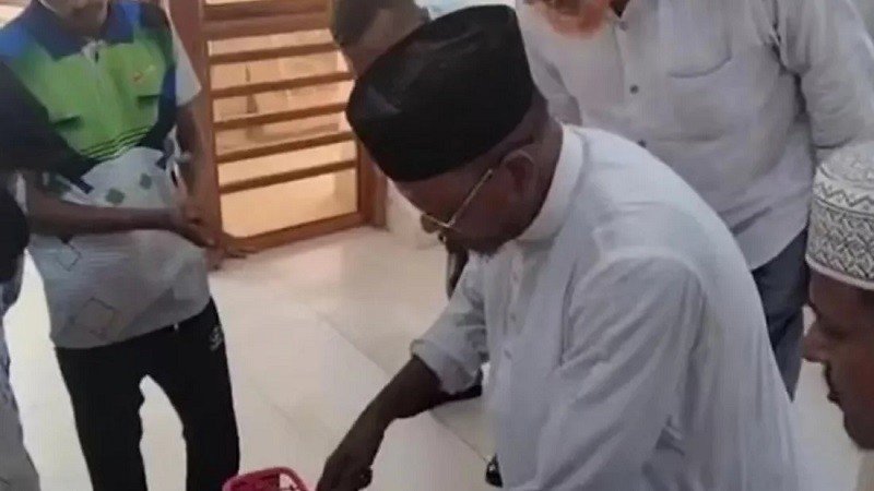 সরকারি সাইকেল নাতনিকে উপহার, সমালোচনার মুখে ফেরত দিলেন জামায়াত নেতা