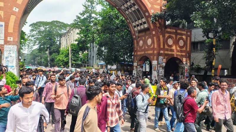 ১০ শিক্ষা বোর্ডে চলছে পরীক্ষা, দুপুরে রাজধানীতে লংমার্চ