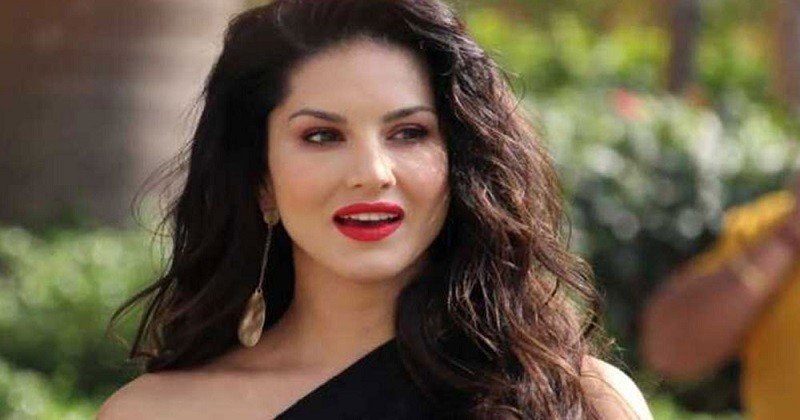 বাংলার পর্যটন শিল্পের নতুন মুখ সানি লিওন