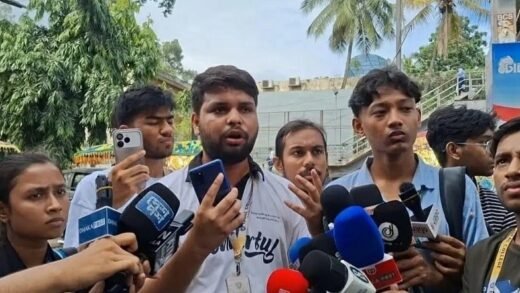 শিক্ষামন্ত্রীর পদত্যাগ বহাল রেখে নতুন দাবি শিক্ষার্থীদের