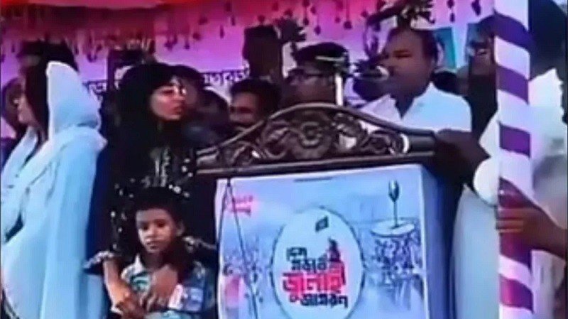 পথসভায় এনসিপি নেতার বক্তব্যে ‘জয় বাংলা’, পরে বললেন, ‘সরি, সরি’