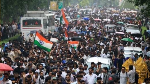 মোদির ঘোষণার পরও হলো না কাজ, পদত্যাগের দাবিতে অনড় বিক্ষোভকারীরা