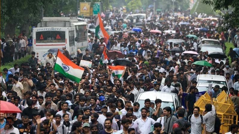 মোদির ঘোষণার পরও হলো না কাজ, পদত্যাগের দাবিতে অনড় বিক্ষোভকারীরা