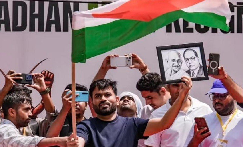 শিক্ষামন্ত্রীর পদত্যাগেও থামছে না আন্দোলন, আরও ৩ দাবি বিক্ষোভকারীদের