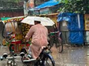 দেশের ১৯ অঞ্চলে ৬০ কিমি বেগে ঝড়ের আভাস, নদীবন্দরে সতর্কতা