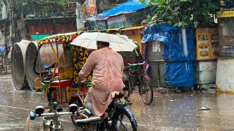 দেশের ১৯ অঞ্চলে ৬০ কিমি বেগে ঝড়ের আভাস, নদীবন্দরে সতর্কতা