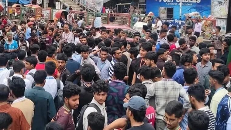 মন্ত্রীর পদত্যাগের দাবি বাদ, নতুন ৬ দফা দিল শিক্ষার্থীরা