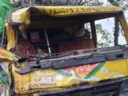 নাটোরে ট্রাক-ভ্যানের মুখোমুখি সংঘর্ষে নিহত ২
