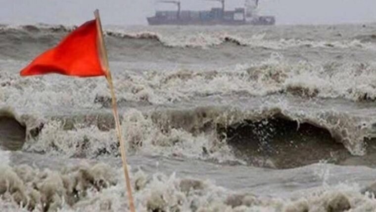 লঘুচাপ নিয়ে দুঃসংবাদ, ৪ সমুদ্রবন্দরে সতর্ক সংকেত