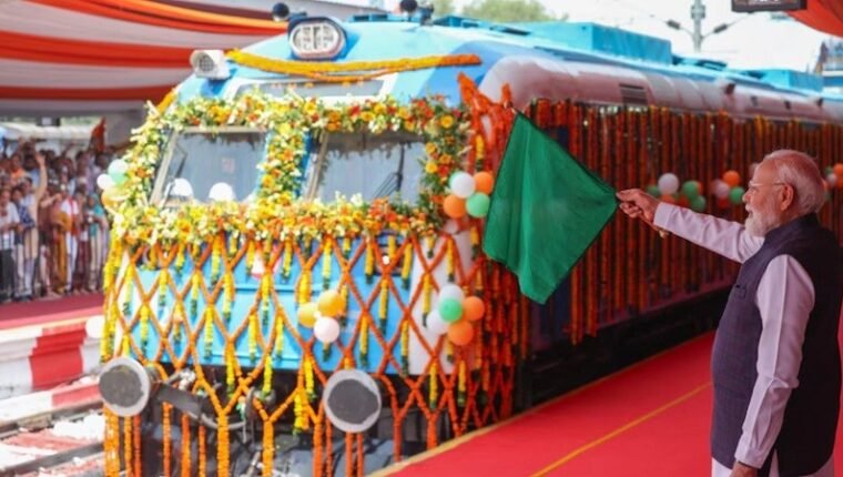 ভারতে যাত্রা শুরু প্রথম হাইড্রোজেনচালিত ট্রেনের, উদ্বোধন করলেন মোদি