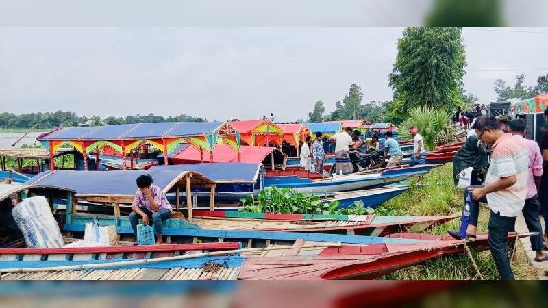 চলনবিলে পর্যটক হয়রানি ও সিন্ডিকেটের দৌরাত্ম্যে অতিরিক্ত ভাড়া আদায়ের অভিযোগ