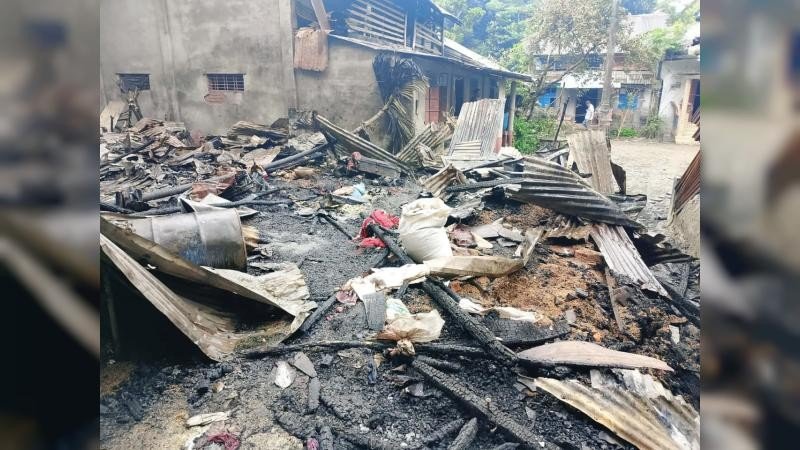 বামনায় গভীর রাতে আগুনে চার বসতঘর ক্ষতিগ্রস্ত, তিনটি ভস্মীভূত