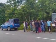 টেকনাফে দিনদুপুরে সড়কে গাছ ফেলে ডাকাতি, বিকাশের ৬০ লাখ টাকা লুট