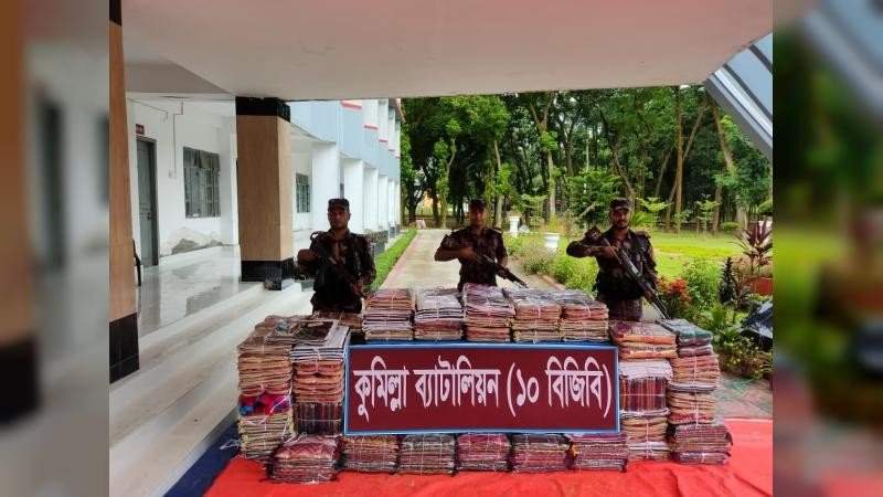 কুমিল্লায় সোয়া ১ কোটি টাকার শাড়ী ও মোবাইল ডিসপ্লে উদ্ধার