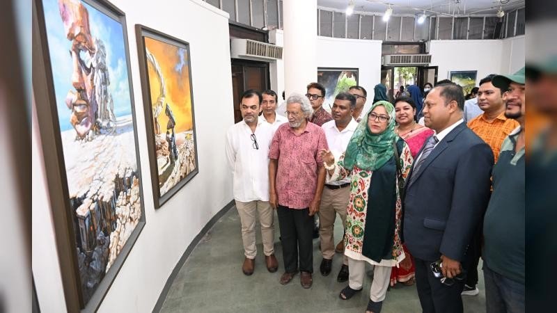চারুকলায় শিল্পী জাকিয়া খান চন্দনার একক চিত্র প্রদর্শনী শুরু