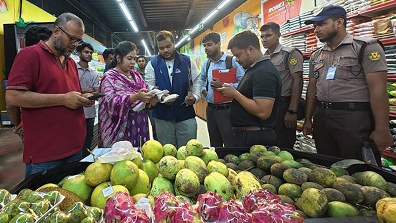 অনুমোদনহীন মসলা বিক্রির দায়ে ‘রনক্স মার্ট’-কে এক লাখ টাকা জরিমানা
