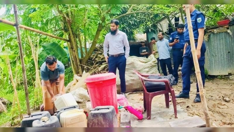 নাটোরে নকল টাইলস ক্লিনার কারখানায় অভিযান, ৫০ হাজার টাকা জরিমানা