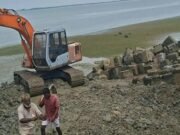 রাতের আঁধারে উপকূলীয় বাঁধ কাটার চেষ্টা