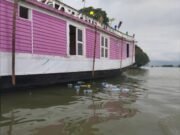 টাংগুয়ার হাওরের পর্যটকবাহী নৌকা থেকে অপচনশীল বর্জ্য পানিতে ফেলায় জরিমানা