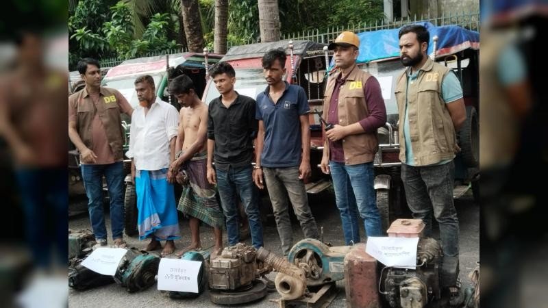 বাগেরহাটে চোরাইকৃত ইজিবাইক ও শ্যালো মেশিন উদ্ধার, আটক ৪