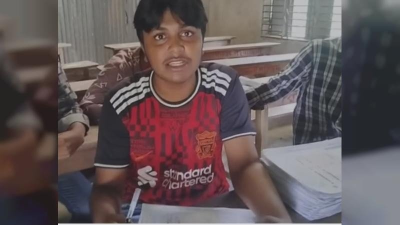 রাঙ্গাবালীতে এইচএসসির উত্তরপত্র শিক্ষার্থীদের হাতে, পরীক্ষকের মূল্যায়ন নিয়ে বিতর্ক