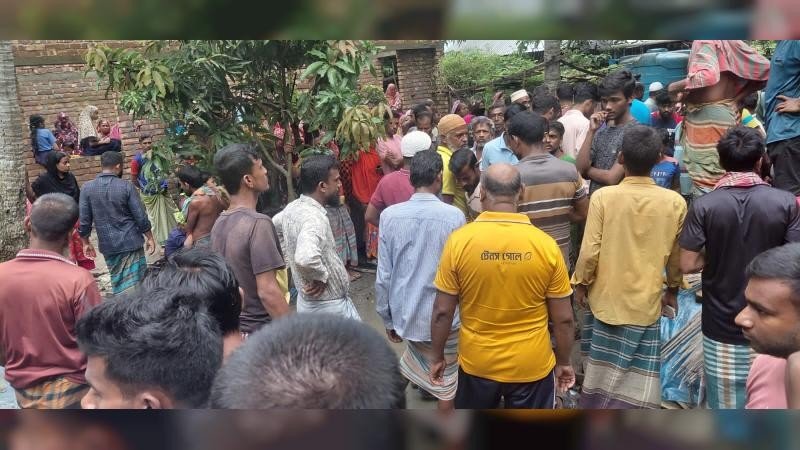 একই পরিবারের ৩ সদস্যের মরদেহ উদ্ধার, এলাকায় চাঞ্চল্য