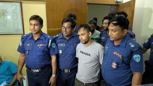 নোয়াখালীতে অস্ত্র ঠেকিয়ে প্রবাসীর বাড়িতে চাঁদাবাজি, গ্রেফতার ১