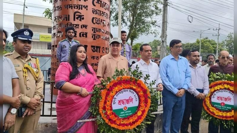 খাগড়াছড়িতে জুলাই স্মৃতিস্তম্ভে শ্রদ্ধার্ঘ্য অর্পণ, বীর যোদ্ধাদের স্মরণ