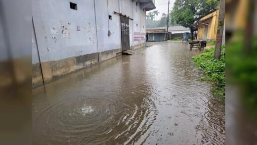 প্রথম শ্রেনীর পৌরসভায় ভোগান্তি আর দুর্ভোগ যেন নিত্য দিনের সঙ্গী